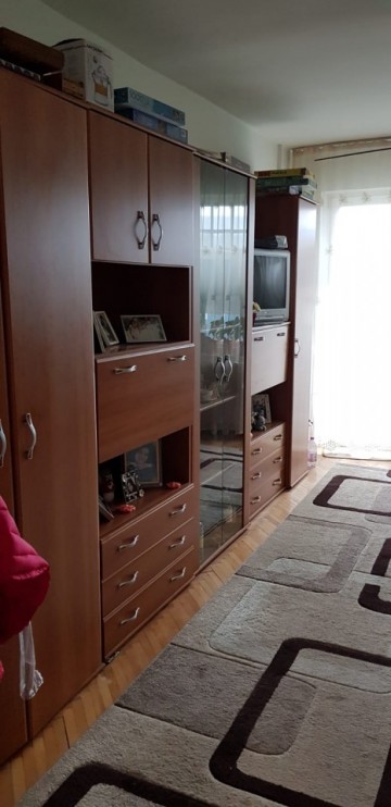 ofer-spre-vanzare-apartament-cu-trei-camere-0